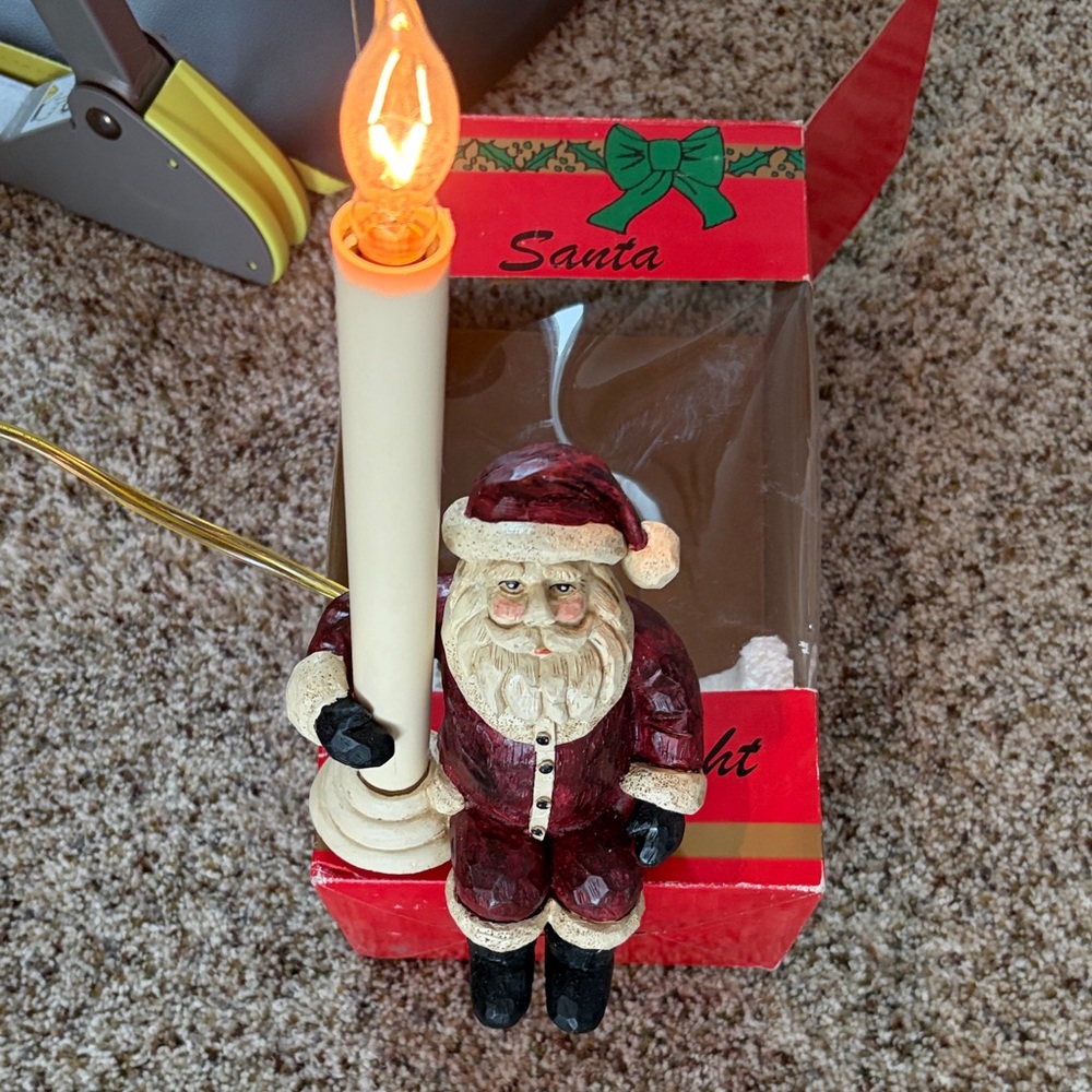 Cresswell Santa Claus welcome Light